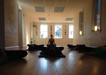 Five Tips for Choosing a Yoga Studio While Traveling