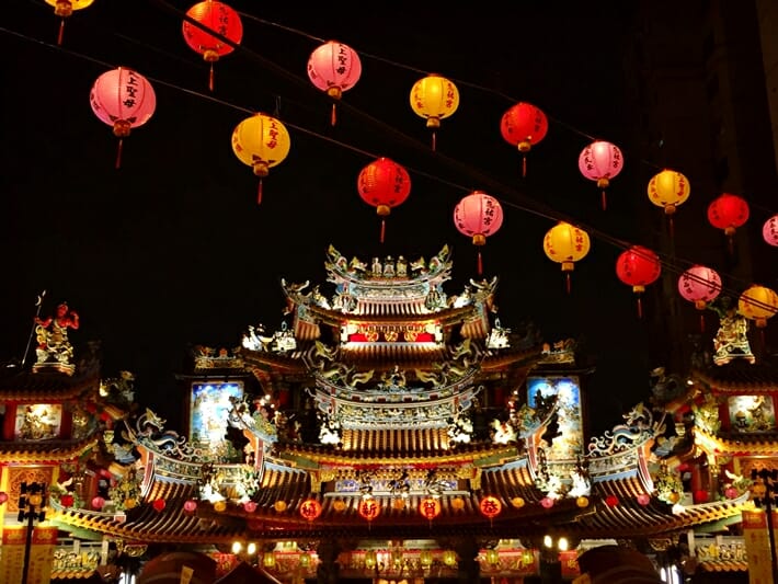 Temple and lanterns at Raohe Street in Taipei