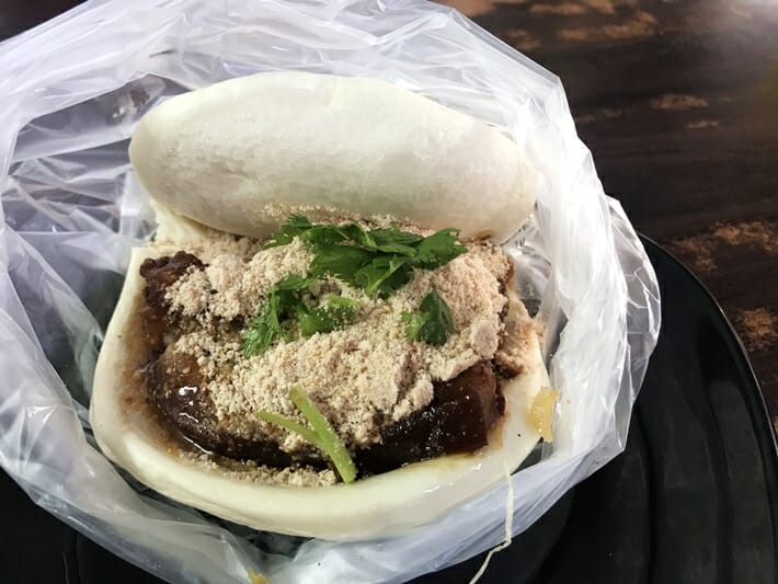 Pork belly buns ge bao in Taiwan