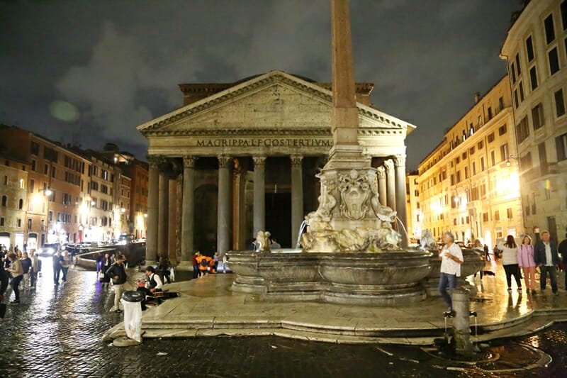 Panteonas naktį Romoje, Italijoje
