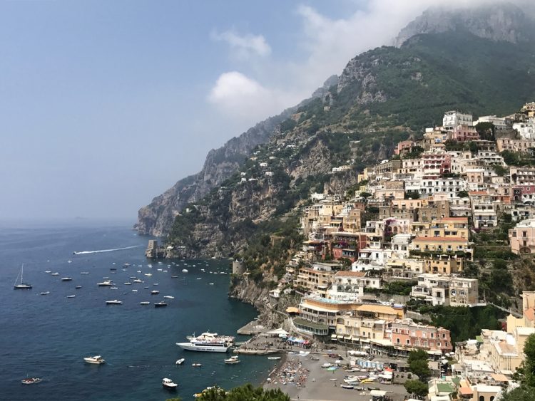 Positano vaizdas Amalfio pakrantėje, Italijoje