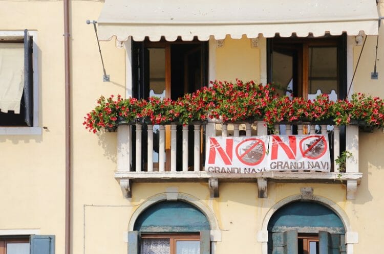 No Grandi Navi banner in Venice Italy