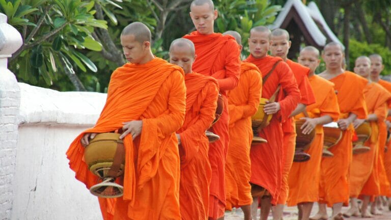 5 Things to Consider Before Observing the Alms Giving Ceremony in Luang Prabang