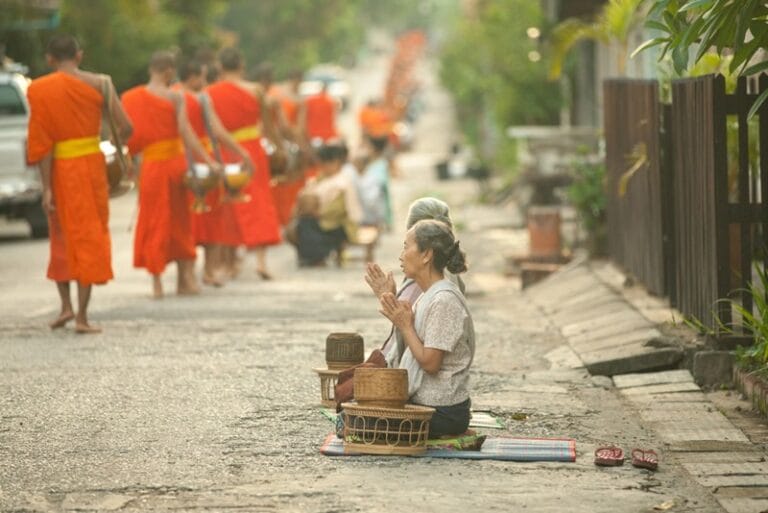 Almsgiving Ceremony in Luang Prabang Laos_featured