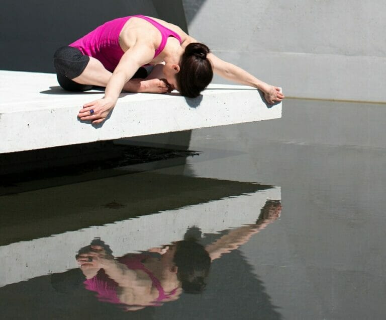7 Tips From Yoga Teachers to Nail Your Mirroring Skills