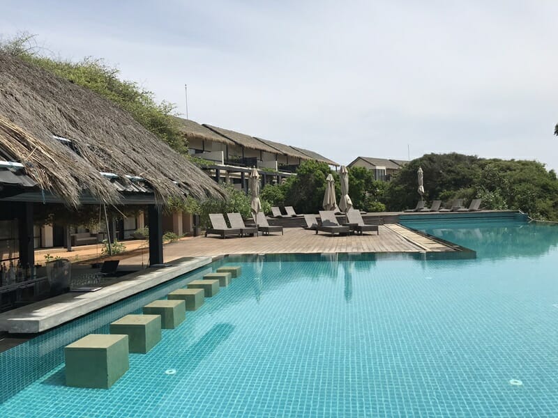 Jetwing Yala Hotel in Sri Lanka swim up pool bar