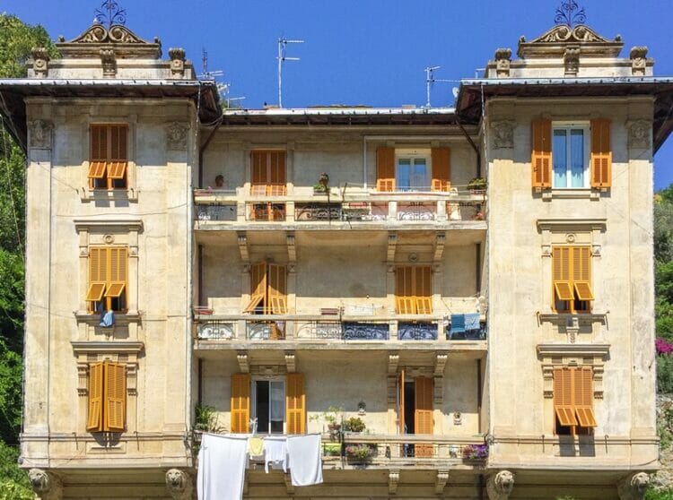 Geltonas namas Portofino mieste, Italijoje
