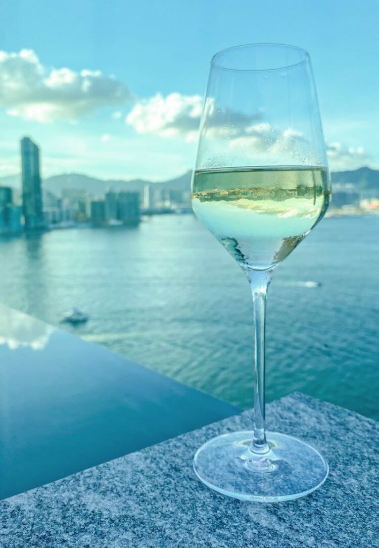 Cruise Rooftop Bar in Hong Kong