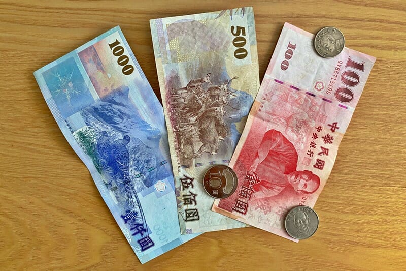 Taiwanese currency notes