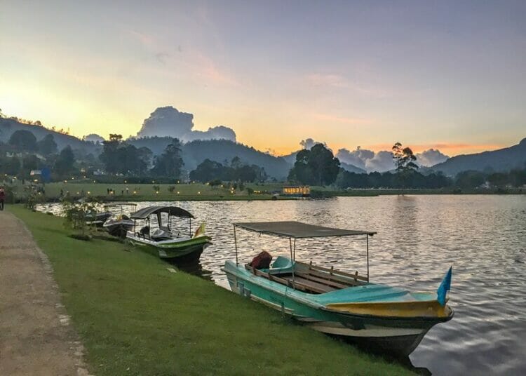 Boats at Lake Gregory at sunset in Sri Lanka