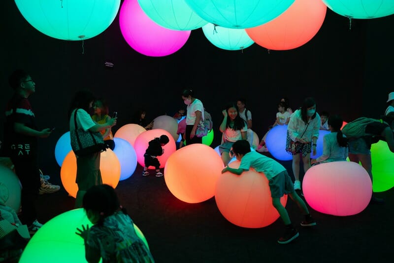 Light Ball Orchestra at teamLab Future Park in Hong Kong