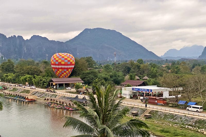 Hot air balloons in Vang Vieng landing