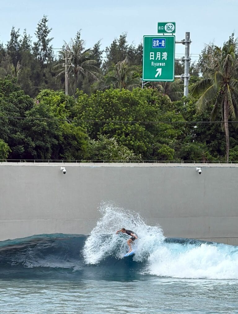 A2 wave lineup at Hainan wave pool in China