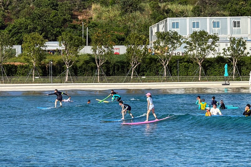 B2 wave lineup at Hainan wave pool in China