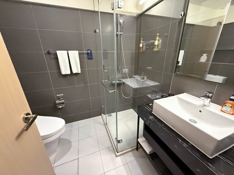 Jolley Hotel in Taipei Taiwan bathroom