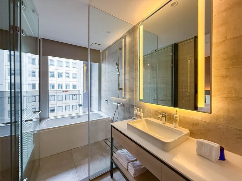 Parkview Taipei hotel in Taiwan bathroom